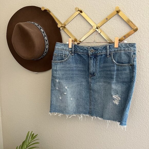 Melrose & Market Light Wash Distressed Denim Jean Skirt Minimalist Classic - Picture 1 of 7